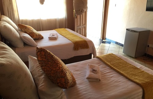 Livingstone Cabin | Woodlands Lodge & Tours