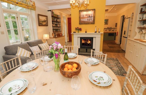 Freshwater Cottage | WOODLANDS, pet friendly, character holiday cottage in Freshwater