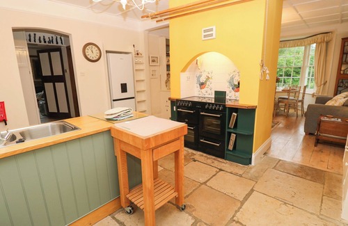 Freshwater Cottage | WOODLANDS, pet friendly, character holiday cottage in Freshwater