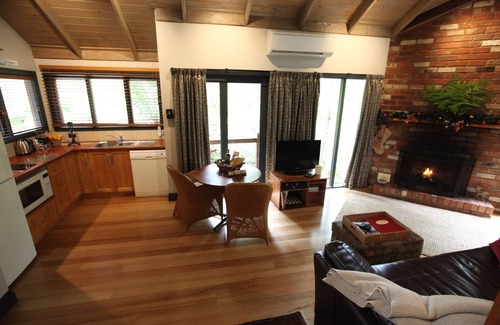 Narbethong Cabin | Woodlands Rainforest Retreat