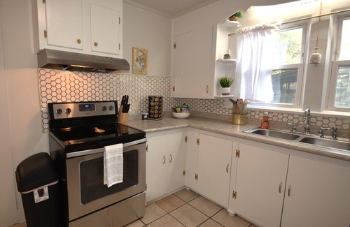 Tupelo Cottage | Woodlawn Cottage Joyner Area Sleeps 8