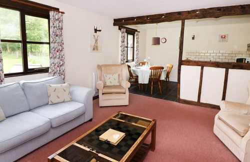Builth Wells Apartment | WOODPECKER 2, with pool in Llanafan Fawr