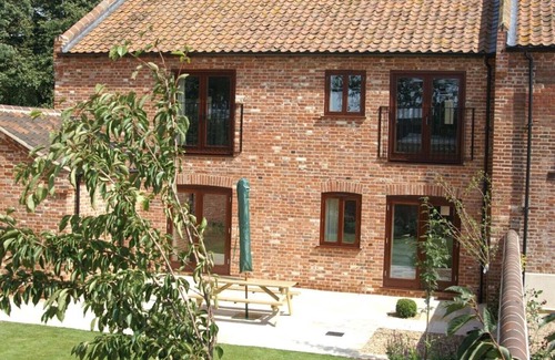 Sculthorpe House | Woodpecker Barn, Sleeps 8 (4 Bedrooms)
