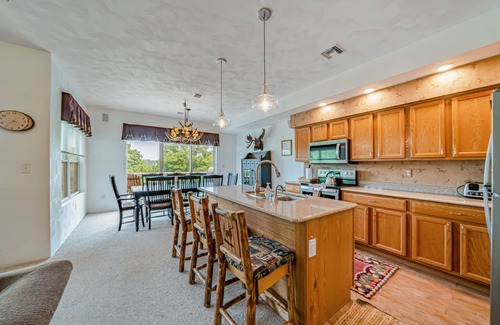 Seven Springs Condo | Woodridge at Seven Springs - Spacious & Cozy 4 BR/4 BA Mountaintop Condo!