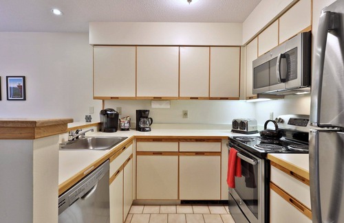 Killington Condo | Woods Resort and Spa: Cozy 2-Bedroom Condo in Killington, VT with Ski, Tennis, and Pool Access