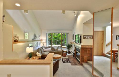 Killington House | Woods Resort and Spa A7 - Cozy 2-Bedroom Condo with Skiing, Tennis, Spa, Hot Tub and Pool Access