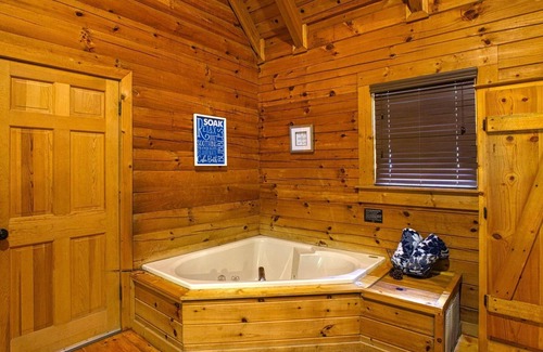 Pine Mountain Valley Cabin | Woodscape Cabins "Deer" - End Cabin of Triplex