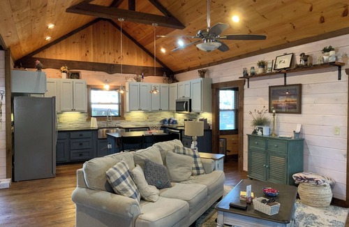 Morganton Cottage | WOODSIDE COTTAGE, a charming cottage in a gated community Blue Ridge Mtns N.GA.