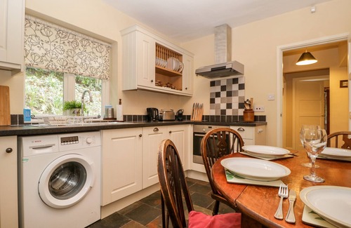 Thornthwaite Cottage | WOODSIDE, family friendly, with open fire in Braithwaite
