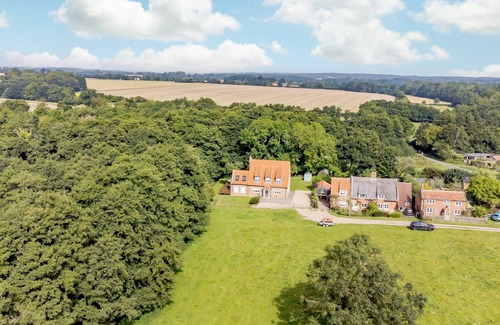 Aldborough House | Woodside - Five Bedroom House, Sleeps 10