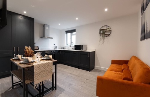 North Finchley Apartment | Woodside Park 3 Bedroom and 2 Bathroom Apt. B with Parking