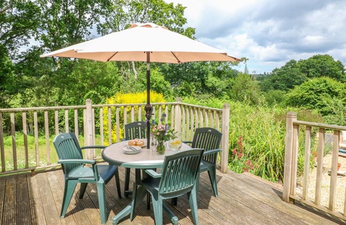 Axminster Cottage | WOODSTOCK COTTAGE, pet friendly, with open fire in Chardstock, Devon