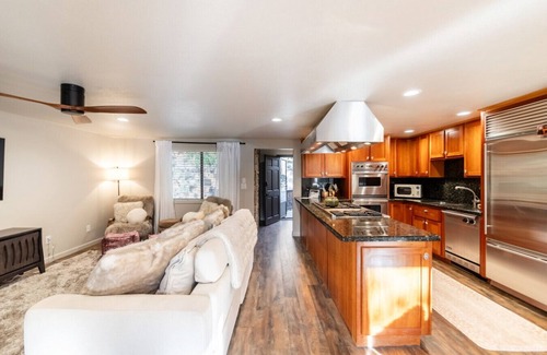 Munds Park Cabin | Woodsy 4BR Retreat w/ Hot Tub | Near Trails