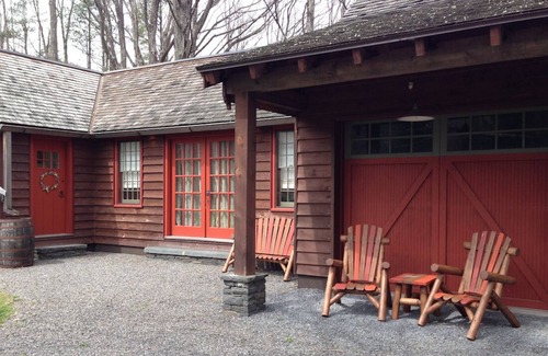 Saugerties Cottage | Woodsy Country Cottage, HITS Horse Show, Fall Foliage, Skiing, Hunter Mt, Hiking