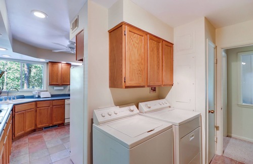 Mountain Home House | Woodsy Mountain Home Escape: Walk to Marina!