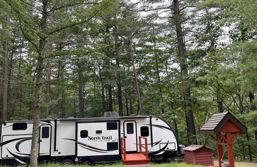 Petersburg House | Woodsy private RV for your Happy Valley getaway.