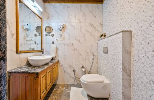 Cheog Hotel | WoodVista Cottages By Jomotel