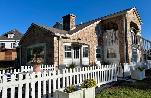 Dahlonega Villa | Woodward Villa A - Steps to Downtown Dahlonega