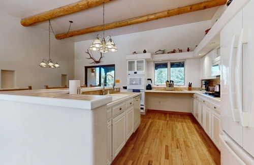 Snowmass Village House | Woody Creek Home with 3BR + Kids Room