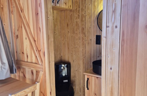 Wijk aan Zee Ski Chalet | Woody tinyhouse