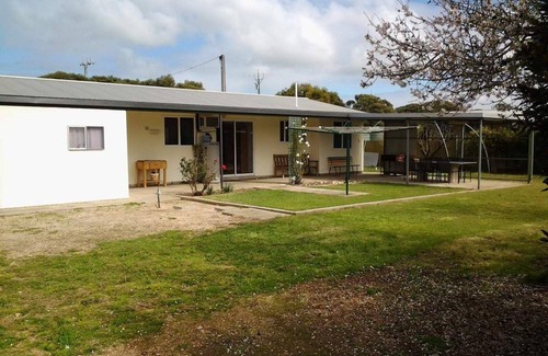 Dalrymple House | Wool Bay Retreat ~ Pet Friendly, Off Peak Special!