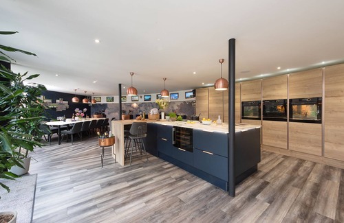 Sidmouth House | Woolbrook Reservoir - An occasion home like none other, with hot tub and parking