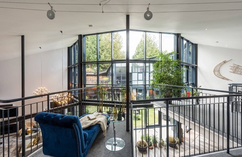 Sidmouth House | Woolbrook Reservoir - An occasion home like none other, with hot tub and parking