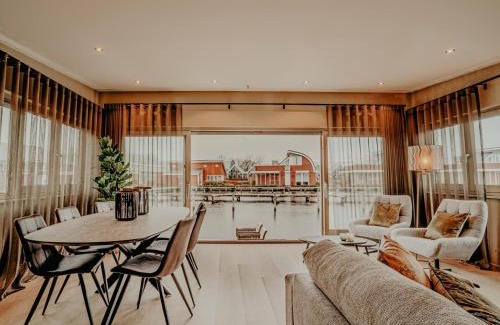 Municipality of Uitgeest House | Woonark De Woude