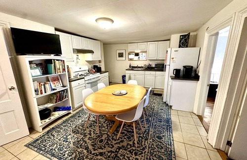 Mill River Apartment | Wooster Square Private 3 Bedrooms Apizza Yale SOM Downtown