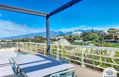 Saint-Pierre De La Reunion Apartment | Wopé l'appart - T4 duplex proche du CHU - Terre Sainte