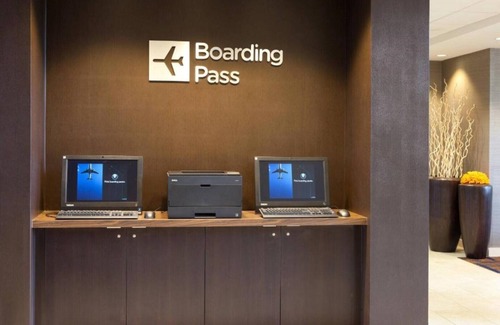 Oakland House | Work and unwind at our Oakland International Airport room