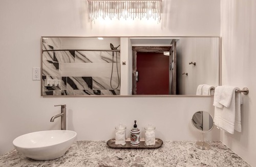 Prescott Hotel | Work & Dine | Free Parking | Simple Comfort
