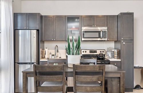 Powderhorn Apartment | Work From Here☕️Fast WiFi☕️Desk☕️Keurig+Coffee☕️W/D