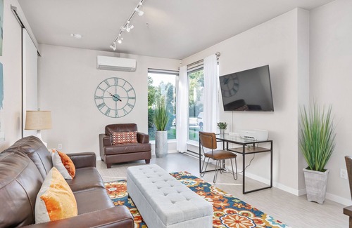 Powderhorn Apartment | Work From Here☕️Fast WiFi☕️Desk☕️Keurig+Coffee☕️W/D