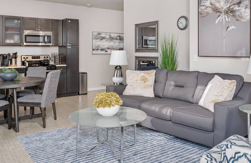 Kingfield Apartment | Work From Here🌸Fast WiFi🌸Keurig+Coffee🌸55" Roku TV