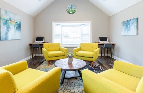 Museum District Apartment | Work & Relax 2 Bedroom Perfect for Long-Term Stay!