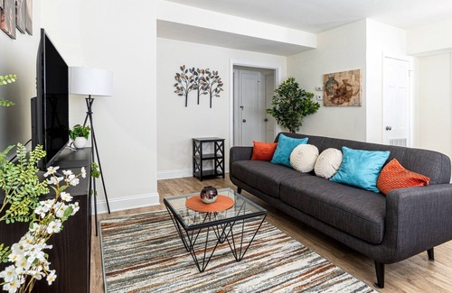 Museum District Apartment | Work & Relax 2 Bedroom Perfect for Long-Term Stay!
