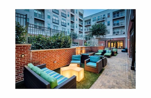 Downtown Baltimore Apartment | Work & Relax ★ Long-Term Stay ★ Near Johns Hopkins & Siani Hospital