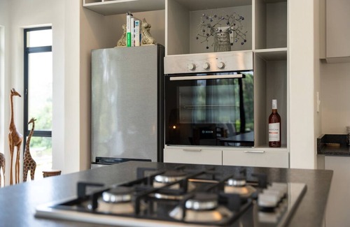 Hibiscus Coast House | Work. Relax. Thrive. Your Digital Nomad Retreat in Serenity Hills