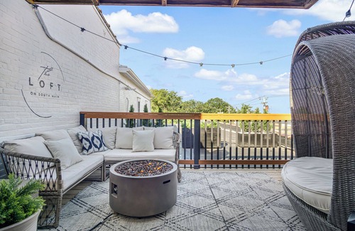 Waterloo Apartment | Work, Relax, Unwind: Loft Stay!