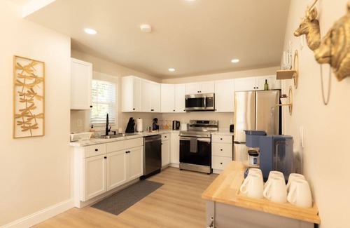 Dunlap House | Work, Rest & Gather | Spacious 3BR w/Modern Charm