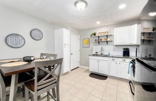 Independence Apartment | Work Travel | 15M -> DNTWN l Long Stay l 690 Mbps