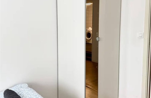 Save Apartment | Workers - 5BR - 1bath - Säve - Parking lot