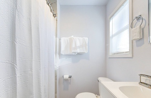 Beaumont House | Workers Haven - Pet Friendly- Patio- Fiber Wi-fi