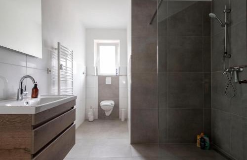 Gronau Apartment | Workers Home- Central - 8 single box spring beds - near Enschede