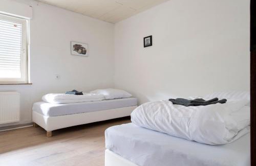 Gronau Apartment | Workers Home- Central - 8 single box spring beds - near Enschede