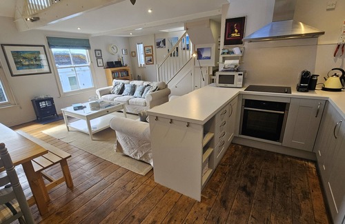 St. Mawes Cottage | Workshop - a holiday home that sleeps 5 guests in 3 bedrooms