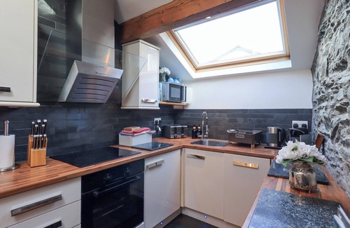 Bowness-on-Windermere Cottage | WORKSHOP COTTAGE, pet friendly in Bowness-On-Windermere