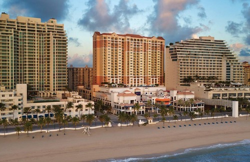 Central Beach Resort | World class resort hotel with a full kitchen and laundry!