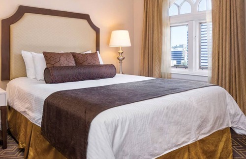 Downtown Seattle Hotel | "World Cup HQ: 1-Bedroom Suite for 4, Steps from Lumen Field & Seattle’s Best!"
